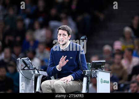 Paris, Frankreich. November 2023. Renaud Lichtenstein, Vorsitzender des französischen Schiedsrichters, während des Finalspiels des Rolex Paris Masters ATP Masters 1000 Männer-Tennisturniers am 5. November 2023 in der Accor Arena POPB Bercy in Paris, Frankreich. Foto: Victor Joly/ABACAPRESS.COM Credit: Abaca Press/Alamy Live News Stockfoto