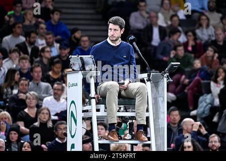 Paris, Frankreich. November 2023. Renaud Lichtenstein, Vorsitzender des französischen Schiedsrichters, während des Finalspiels des Rolex Paris Masters ATP Masters 1000 Männer-Tennisturniers am 5. November 2023 in der Accor Arena POPB Bercy in Paris, Frankreich. Foto: Victor Joly/ABACAPRESS.COM Credit: Abaca Press/Alamy Live News Stockfoto