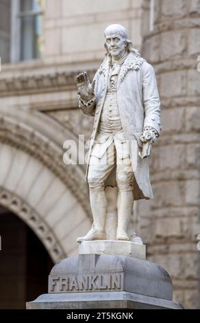 Benjamin Franklin Statue vor dem alten Postgebäude in Washington DC Stockfoto