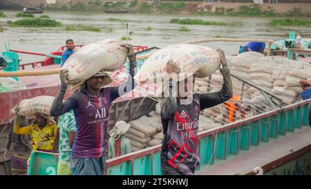 Das Bild wurde am 29. Mai 2022 von Amen Bazar in Bangladesch aufgenommen Stockfoto