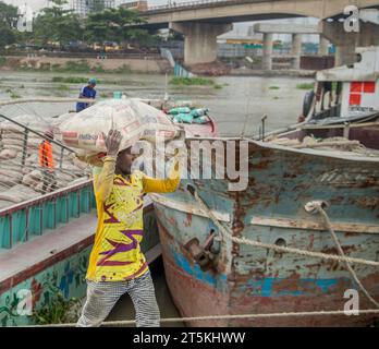 Das Bild wurde am 29. Mai 2022 von Amen Bazar in Bangladesch aufgenommen Stockfoto