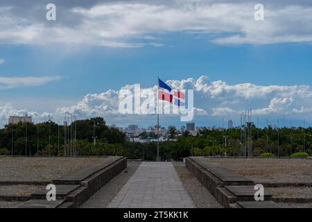 Blick auf das patriotische Symbol der Flagge der Dominikanischen Republik im Leuchtturm von Columbus Stockfoto