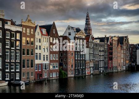 Traditionelle Häuser von Amsterdam, Niederlande. Stockfoto