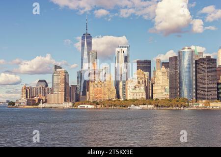 New York, USA - 17. Oktober 2023: Skyline von Lower Manhattan. Stockfoto