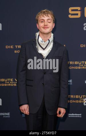 Kino Premiere - die Tribute von Panem - die Ballade der Singvögel und Schlangen Kjell Brutscheidt bei der Premiere vom Kinofilm Hunger Games - die Tribute von Panem - die Ballade der Singvögel und Schlangen am 05.11.2023 im Zoo Palast in Berlin. *** Kinopremiere die Tribute von Panem die Ballade der Singvögel und Schlangen Kjell Brutscheidt bei der Premiere des Hunger Games Films die Tribute von Panem die Ballade der Singvögel und Schlangen am 05 11 2023 im Zoo Palast in Berlin Copyright: XEventpressxKochanx Credit: Imago/Alamy Live News Stockfoto