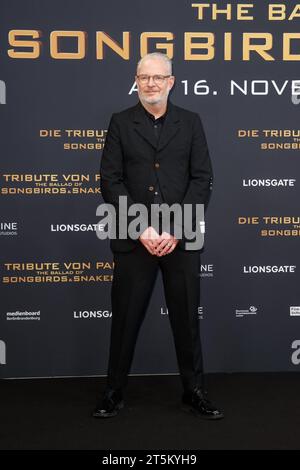 Kino Premiere - die Tribute von Panem - die Ballade der Singvögel und Schlangen Francis Lawrence bei der Premiere vom Kinofilm Hunger Games - die Tribute von Panem - die Ballade der Singvögel und Schlangen am 05.11.2023 im Zoo Palast in Berlin. *** Kinopremiere die Tribute von Panem die Ballade der Singvögel und Schlangen Francis Lawrence bei der Premiere des Hunger Games Films die Tribute von Panem die Ballade der Singvögel und Schlangen am 05 11 2023 im Zoo Palast in Berlin Copyright: XEventpressxKochanx Credit: Imago/Alamy Live News Stockfoto