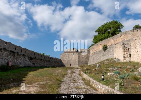 Blick auf das Innere der venezianischen Burg Vonitsa. Vonitsa. Griechenland. Stockfoto