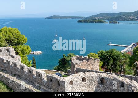 Meerblick von der Festung Vonitsa Venezianische Burg. Griechenland. Stockfoto