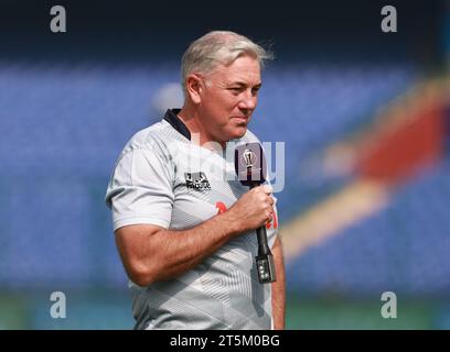 Neu-Delhi, Delhi, Indien. November 2023. Chris Silverwood, Trainer von Sri Lanka während des Spiels Nr. 38 der ICC Men's Cricket World Cup One-Day International (ODI) zwischen Sri Lanka und Bangladesch im Arun Jaitley Stadium, Neu-Delhi, Indien am 06. Oktober 2023 (Foto: © Avijit das/ZUMA Press Wire) NUR ZUR REDAKTIONELLEN VERWENDUNG! Nicht für kommerzielle ZWECKE! Quelle: ZUMA Press, Inc./Alamy Live News Stockfoto