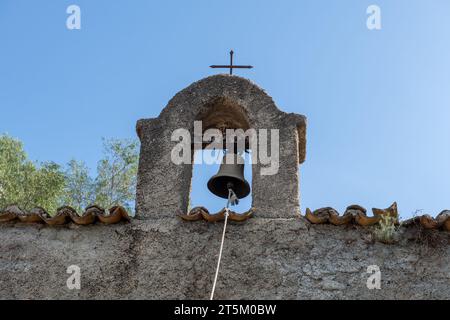 Eine Kirche auf dem Gelände der venezianischen Burg Vonitsa. Vonitsa. Griechenland. Stockfoto