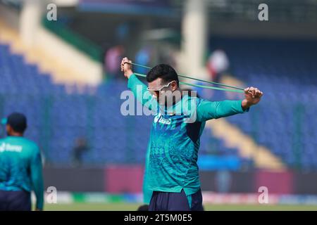 Neu-Delhi, Delhi, Indien. November 2023. Taskin Ahmed aus Bangladesch während des Spiels Nr. 38 der ICC Men's Cricket World Cup One-Day International (ODI) zwischen Sri Lanka und Bangladesch im Arun Jaitley Stadium, Neu-Delhi, Indien am 06. Oktober 2023 (Foto: © Avijit das/ZUMA Press Wire) NUR ZUR REDAKTIONELLEN VERWENDUNG! Nicht für kommerzielle ZWECKE! Quelle: ZUMA Press, Inc./Alamy Live News Stockfoto