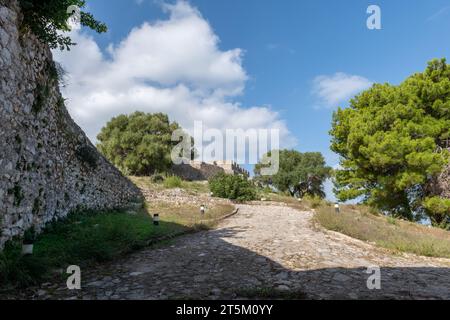 Blick auf das Innere der venezianischen Burg Vonitsa. Vonitsa. Griechenland. Stockfoto