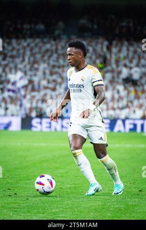 Madrid, Spanien. November 2023. Vinicius Junior (Real Madrid) spielte während des Fußballspiels der spanischen Meisterschaft La Liga EA Sports zwischen Real Madrid und Rayo Vallecano am 5. November 2023 im Bernabeu-Stadion in Madrid, Spanien Credit: Independent Photo Agency/Alamy Live News Stockfoto