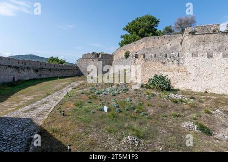 Blick auf das Innere der venezianischen Burg Vonitsa. Vonitsa. Griechenland. Stockfoto