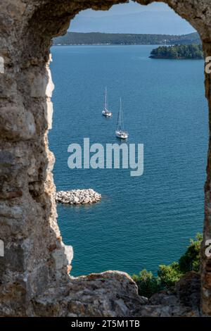 Meerblick von der Festung Vonitsa Venezianische Burg. Griechenland. Stockfoto