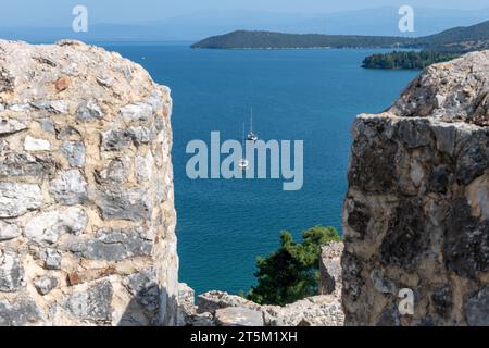 Meerblick von der Festung Vonitsa Venezianische Burg. Griechenland. Stockfoto