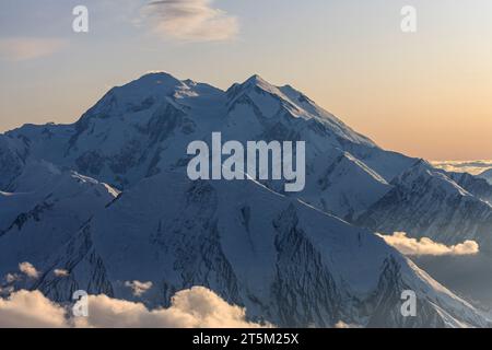 Fantastischer Blick auf Mount Denali, Alaska Range, Alaska, USA, Winter Stockfoto