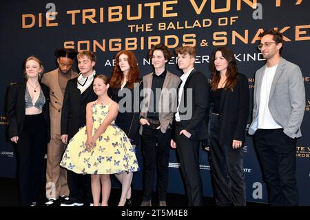Luna Kuse, Dimitri Abold, Kjell Brutscheidt, Sofia Sanchez, Irene Böhm, Cooper Dillon, Tim Torok, Flora Thiemann und Raphael Zari bei der Premiere des Kinofilms 'die Tribute von Panem - die Ballade der Singvögel & Schlangen' im Zoo Palast. Berlin, 05.11.2023 Stockfoto