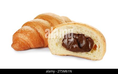 Köstliche frische Croissants mit Schokolade isoliert auf weiß Stockfoto