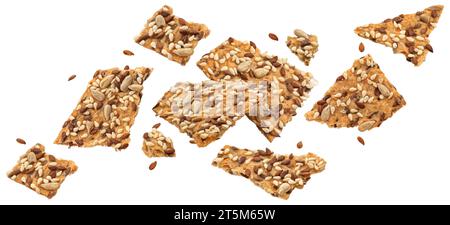 Gebrochenes Knäckebrot, Vollkorncracker mit Leinsamen isoliert auf weißem Hintergrund Stockfoto