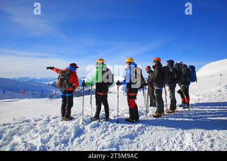Zakopane, Polen - 19. Januar 2019: Klettern in Kasprowy Wierch von Zakopane auf der Tatra im Winter. Zakopane ist eine Stadt in Polen in Tatra Mountai Stockfoto