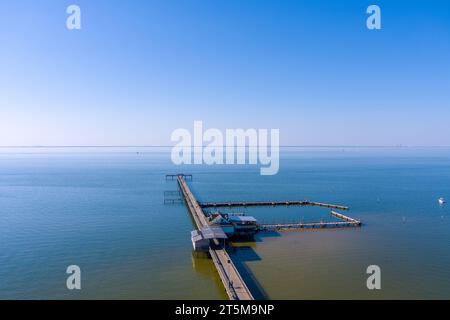 Aus der Vogelperspektive des Fairhope, Alabama Municipal Pier am Ostufer der Mobile Bay Stockfoto