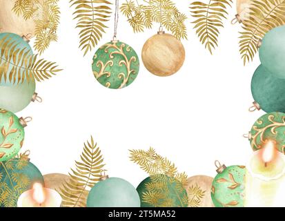 Handgezeichnete Aquarellillustration. Rechteckiger vertikaler festlicher Rahmen mit grünen und goldenen hellen Glaskugeln, goldenem Farn und Kerzen. F Stockfoto