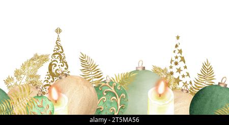 Handgezeichnete Aquarellillustration. Festliche nahtlose Borte mit grünen und goldenen Kugeln, Kerzen und goldenem Farn und Spitzentönen. Für Druckdesign, Stockfoto