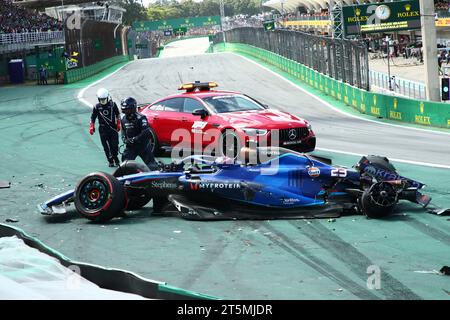 Interlagos, Brasilien. November 2023. 5. November 2023, Autodromo Jose Carlos Pace, Interlagos, Formel 1 Rolex Sao Paulo Grand Prix 2023, im Bild Unfall von Alexander Albon (GBR), Williams Racing Credit: dpa/Alamy Live News Stockfoto