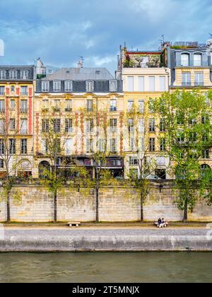 Blick über die seine des Quai des Orfèvres auf der İle de la Cité, Paris 1, Frankreich. Stockfoto
