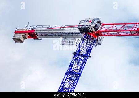 Detail des großen Liebherr-Turmdrehkrans - Paris 18, Frankreich. Stockfoto