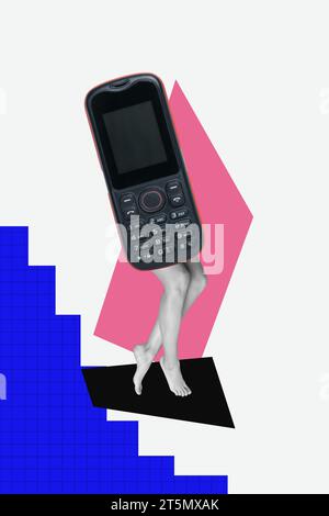 Vertikales Foto Collage Artwork minimales Bild der kopflosen absurden Person Nostalgie Mobiltelefon isoliert auf weißem Hintergrund Stockfoto