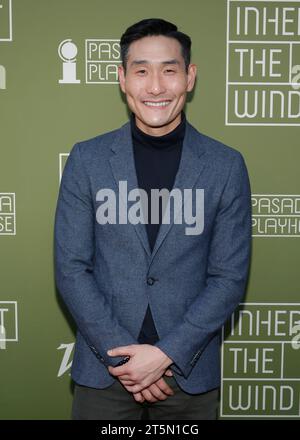 Pasadena, Ca. November 2023. Lanny Joon, der Eröffnungsabend Red Carpet für „Inherit the Wind“ im Pasadena Playhouse in Pasadena, Kalifornien am 5. November 2023. Kredit: Faye Sadou/Media Punch/Alamy Live News Kredit: MediaPunch Inc/Alamy Live News Stockfoto