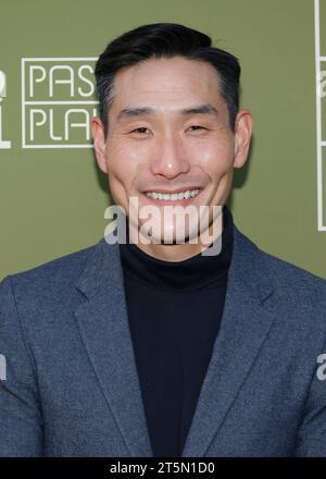 Pasadena, Ca. November 2023. Lanny Joon, der Eröffnungsabend Red Carpet für „Inherit the Wind“ im Pasadena Playhouse in Pasadena, Kalifornien am 5. November 2023. Kredit: Faye Sadou/Media Punch/Alamy Live News Kredit: MediaPunch Inc/Alamy Live News Stockfoto