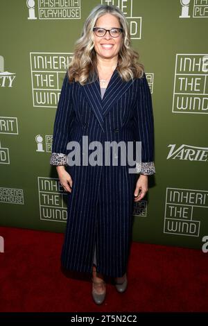 Pasadena, Ca. November 2023. Jennifer Lee, die Eröffnungsnacht Red Carpet für „Inherit the Wind“ im Pasadena Playhouse in Pasadena, Kalifornien am 5. November 2023. Kredit: Faye Sadou/Media Punch/Alamy Live News Kredit: MediaPunch Inc/Alamy Live News Stockfoto