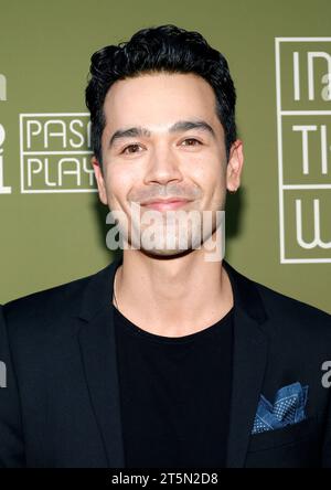 Pasadena, Ca. November 2023. Kanoa Goo, der Eröffnungsabend Red Carpet für „Inherit the Wind“ im Pasadena Playhouse in Pasadena, Kalifornien am 5. November 2023. Kredit: Faye Sadou/Media Punch/Alamy Live News Kredit: MediaPunch Inc/Alamy Live News Stockfoto