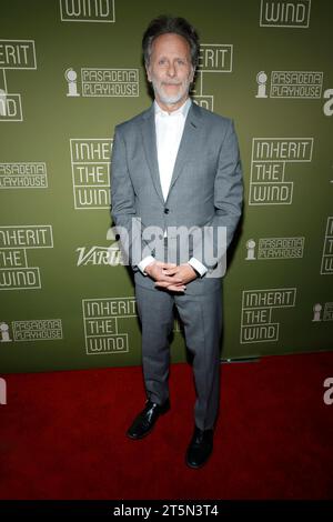 Pasadena, Ca. November 2023. Steven Weber, der Eröffnungsabend Red Carpet für „Inherit the Wind“ im Pasadena Playhouse in Pasadena, Kalifornien am 5. November 2023. Quelle: Faye Sadou/Media Punch/Alamy Live News Stockfoto