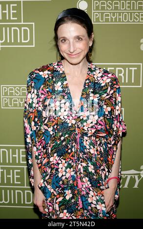 Pasadena, Ca. November 2023. Marin Hinkle, der Eröffnungsabend Red Carpet für „Inherit the Wind“ im Pasadena Playhouse in Pasadena, Kalifornien am 5. November 2023. Quelle: Faye Sadou/Media Punch/Alamy Live News Stockfoto