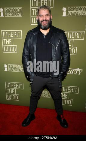 Pasadena, Ca. November 2023. Guillermo Diaz, der Eröffnungsabend Red Carpet für „Inherit the Wind“ im Pasadena Playhouse in Pasadena, Kalifornien am 5. November 2023. Quelle: Faye Sadou/Media Punch/Alamy Live News Stockfoto