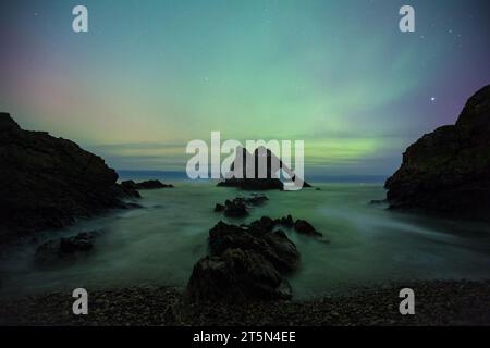 aurora bei der Bowfiddle Rock Portknockie Muray scotland Stockfoto