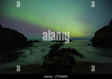 aurora bei der Bowfiddle Rock Portknockie Muray scotland Stockfoto