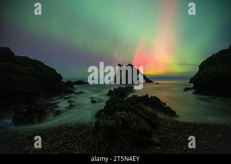 aurora bei der Bowfiddle Rock Portknockie Muray scotland Stockfoto