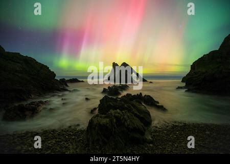 aurora bei der Bowfiddle Rock Portknockie Muray scotland Stockfoto