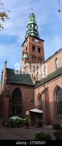 Kopenhagen, Dänemark - 22. Oktober 2023: Nikolaj, Copenhagen Contemporary Art Center, St. Nikolaikirche, Stockfoto