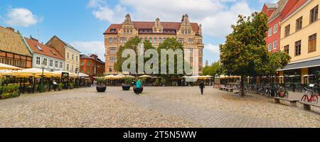 Malmö, Schweden - 19. Oktober 2023: Lilla Torg liegt in Malmö, in der Region Skåne in Schweden, der drittgrößten Stadt des Landes. Stockfoto