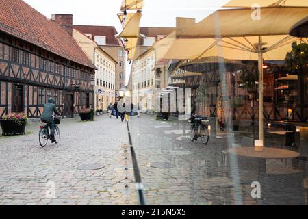 Malmö, Schweden - 19. Oktober 2023: Lilla Torg liegt in Malmö, in der Region Skåne in Schweden, der drittgrößten Stadt des Landes. Stockfoto