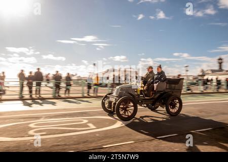 Brighton, 5. November 2023: Der London to Brighton Veteran Car Run kommt an der Küste an Stockfoto