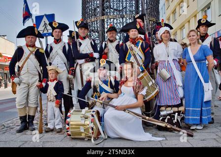 Reenactoren in historischen Uniformen, lange vor der Nachstellung der Belagerung von Neisse während des Napoleonischen Krieges mit Preußen 1807 in Nysa, Polen Stockfoto