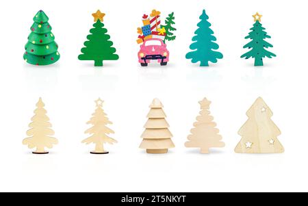 Nahtloses Muster von hölzernen Weihnachtsdekorationen und Winterdekorationen isoliert auf weiß. Frohe Weihnachten und Neujahr. Stockfoto