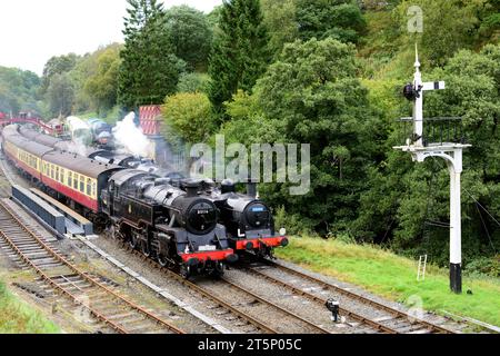 Dampfeisenaktion am Bahnhof Goathland auf der North Yorkshire Moors Railway während der 50-jährigen Jubiläumsgala. Stockfoto